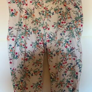 St. John's Bay Floral Capris - Floral Size 18